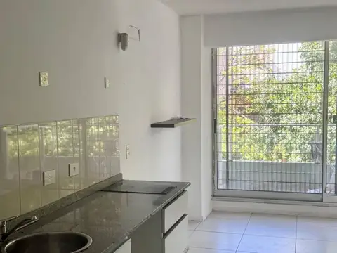 2 ambientes nuevo con balcón a la calle