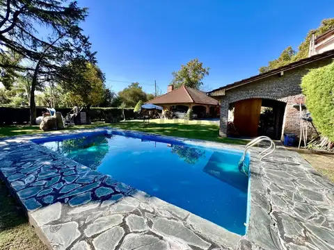 VENTA CASA PARQUE LELOIR 4 AMBIENTES QUINCHO PILETA PARQUE APTA CRÉDITO