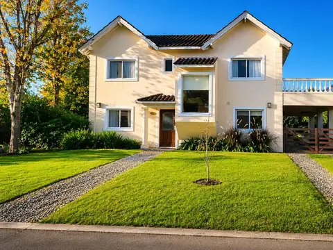 Casa en venta 4 dormitorios con parrilla y pileta en San Lucas Village