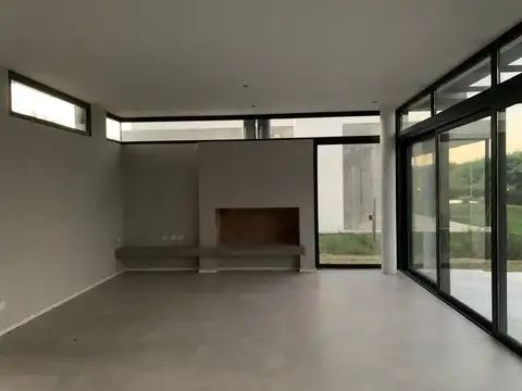 Casa 4 ambientes con 3 baños