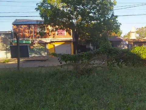 Terreno, de medidas irregulares 817m2. Merlo