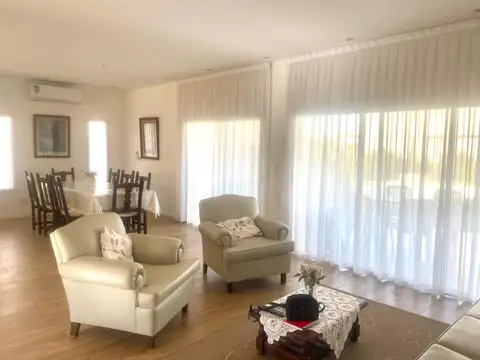 Casa en Alquiler Temporal en Haras Santa Maria, USD 3.700