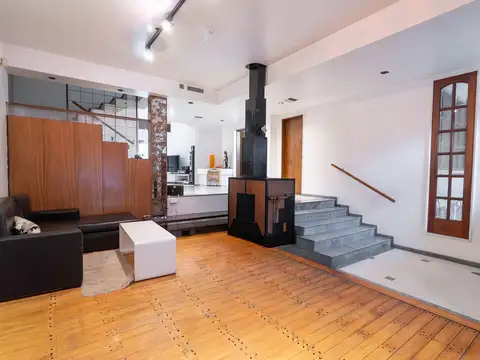 Casa 9 ambientes con 4 baños