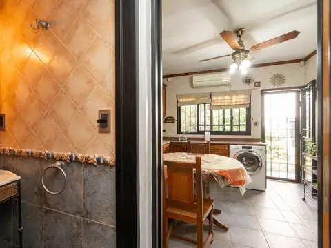 Casa 3 ambientes con 2 baños
