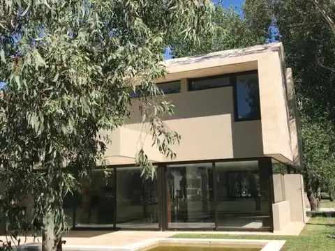 Casa Monoambiente con 4 baños
