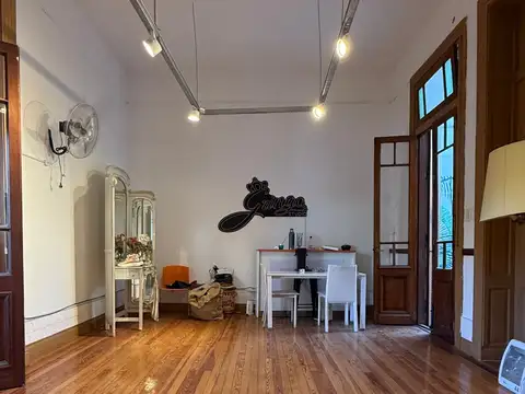 Casa 8 ambientes con 3 baños