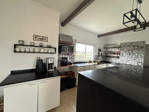 Casa 4 ambientes con 3 baños