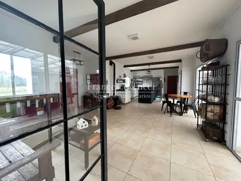 Casa en Venta con 3 cocheras