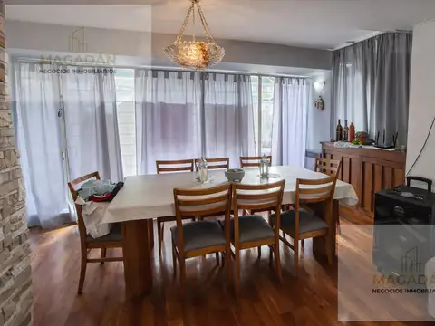 Casa en Venta con 3 cocheras