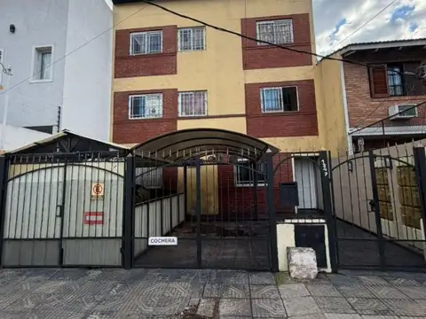 DEPARTAMENTO EN PLANTA BAJA CON PATIO EXPENSAS BAJAS