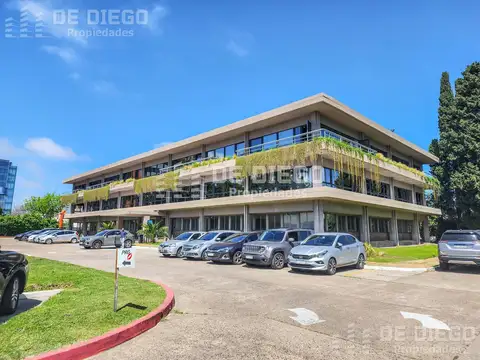 Oficina en alquiler 97 m2 con 2 cocheras dentro de predio con seguridad, Olivos