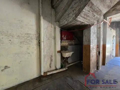 Galpón/depósito en Monte Castro – 8,30 m de Frente X 23 m de Fondo