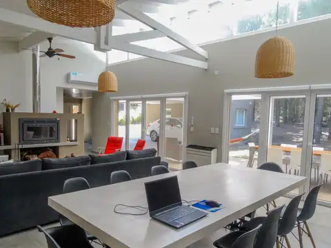 Casa 6 ambientes con 5 baños