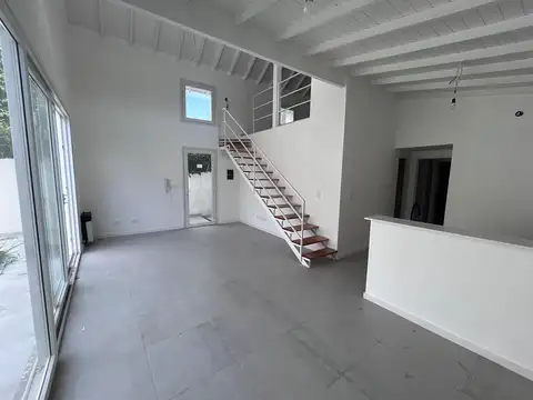 Depto Tipo Casa en Venta de 3 dormitorios