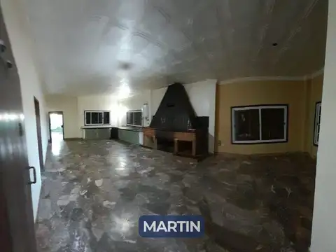 Casa en Alquiler con 1 cochera