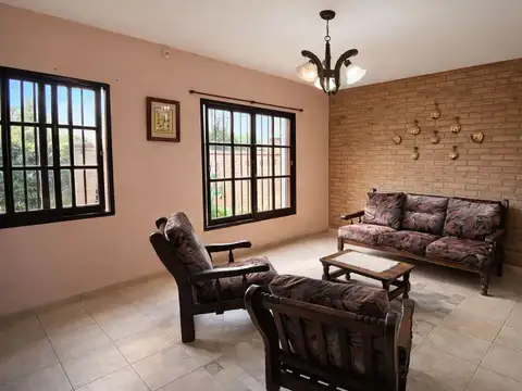 Casa en Venta con 2 cocheras