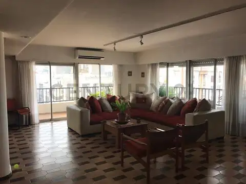Av. Velez Sarsfield 100, Piso 8