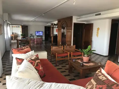 Venta Dpto 4 Dorm y 2 Cocheras B° Centro