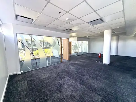 Oficina en Alquiler con 6 cocheras