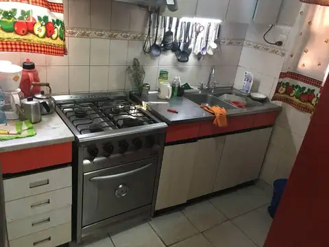 Casa 4 ambientes con 2 baños