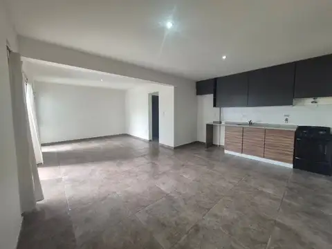 ALQUILER MONOAMBIENTE DIVISIBLE CON BALCON L.OESTE