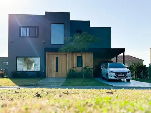 Casa 5 ambientes con 3 baños