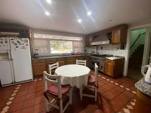 Casa 11 ambientes con 4 baños