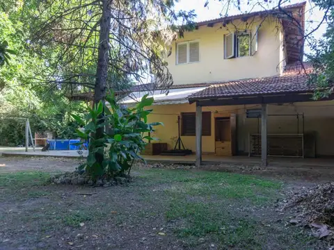CASA 4 DORMITORIOS EN VENTA , CITY BELL.