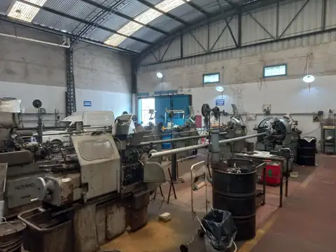 Galpon 350 Mtrs.2 Cubiertos, mas 252 libres salida a dos calles