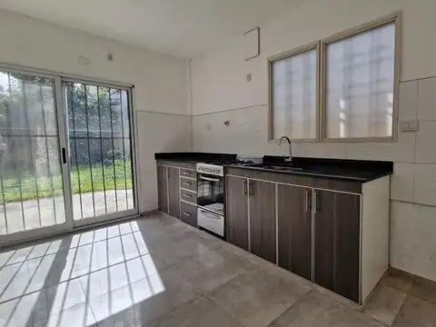 Casa en Alquiler con 1 cochera