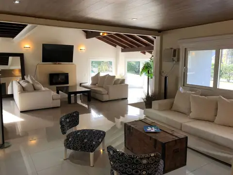 OPPEL | Casa en Venta | LOS LAGARTOS COUNTRY CLUB  Pilar |  Cod: 31000