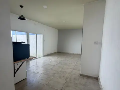 Depto Tipo Casa en Alquiler en Liniers, $ 950.000