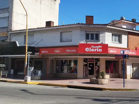 Locales y Vivienda en venta en Peatonal Carlos Paz