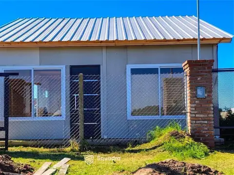 VENTA - Casa 1 Dormitorio con pileta y jardín - Pueblo Esther.