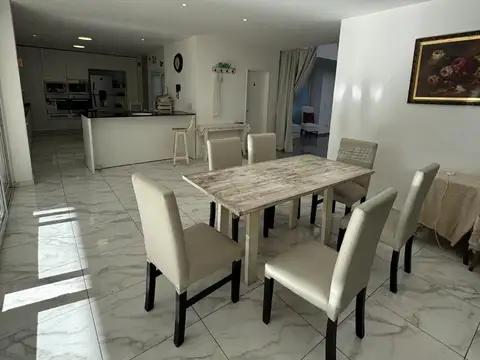 Casa en Venta con 4 cocheras