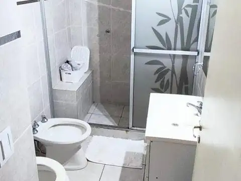 Casa 6 ambientes con 2 baños
