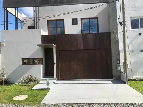 Casa en Venta en La Plata [Cod: 2852-28]