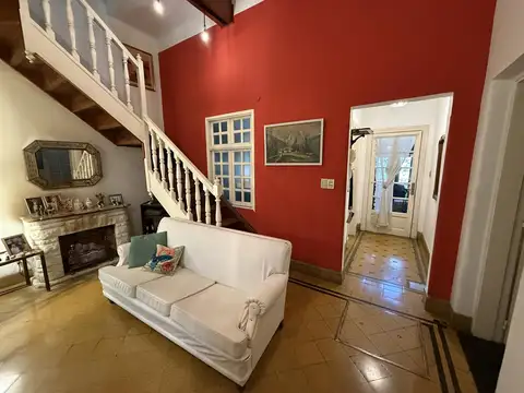 Casa 7 ambientes con 2 baños