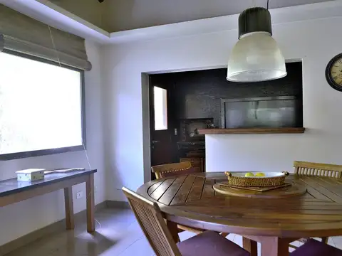Casa 5 ambientes con 3 baños