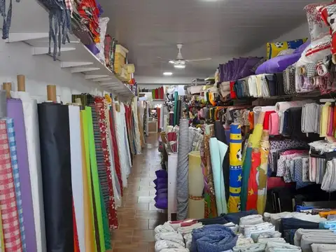 Local en Venta - 3 Baños - 226mts - Chascomus