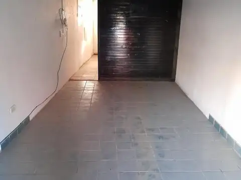Avenida Hipólito Yrigoyen e/ Av. Fernando de Arenaza y San Lorenzo