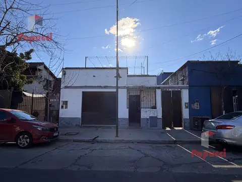 Casa con galpon zona industrial