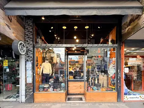 LOCAL 40 MTS2 - SOBRE AV. LIBERTADOR - MERLO