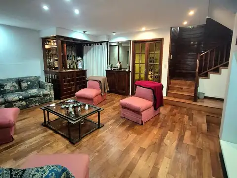 Casa 5 ambientes con 3 baños