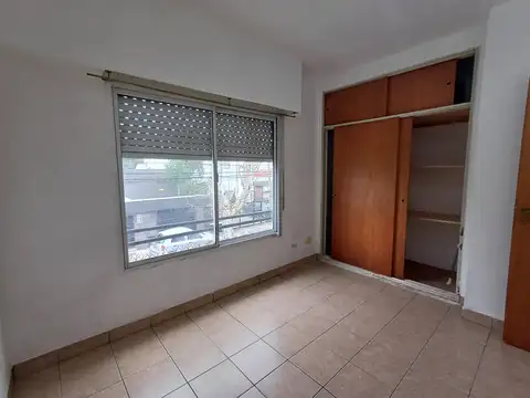 Departamento 2 ambientes en San Andres. 1er piso al frente. BAJAS EXPENSAS