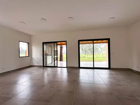 Casa 4 ambientes con 2 baños