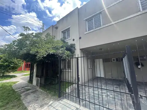 Duplex 4 amb con Ent auto y Pequeño fondo - Carapachay