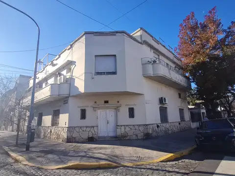 Departamento 2 ambientes contrafrente 1 piso x escalera muy luminoso y silencioso
