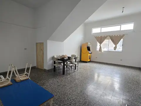 PH 4 ambientes con cochera, patio y terraza