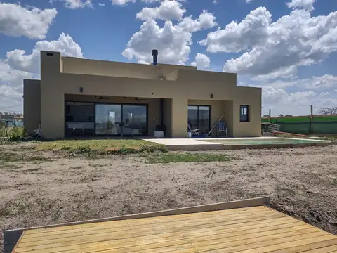 Venta Casa  4 Amb.  El Ensueño  Lote Central  357 a la Laguna, Etapa 1 , Maschwitz, Escobar .